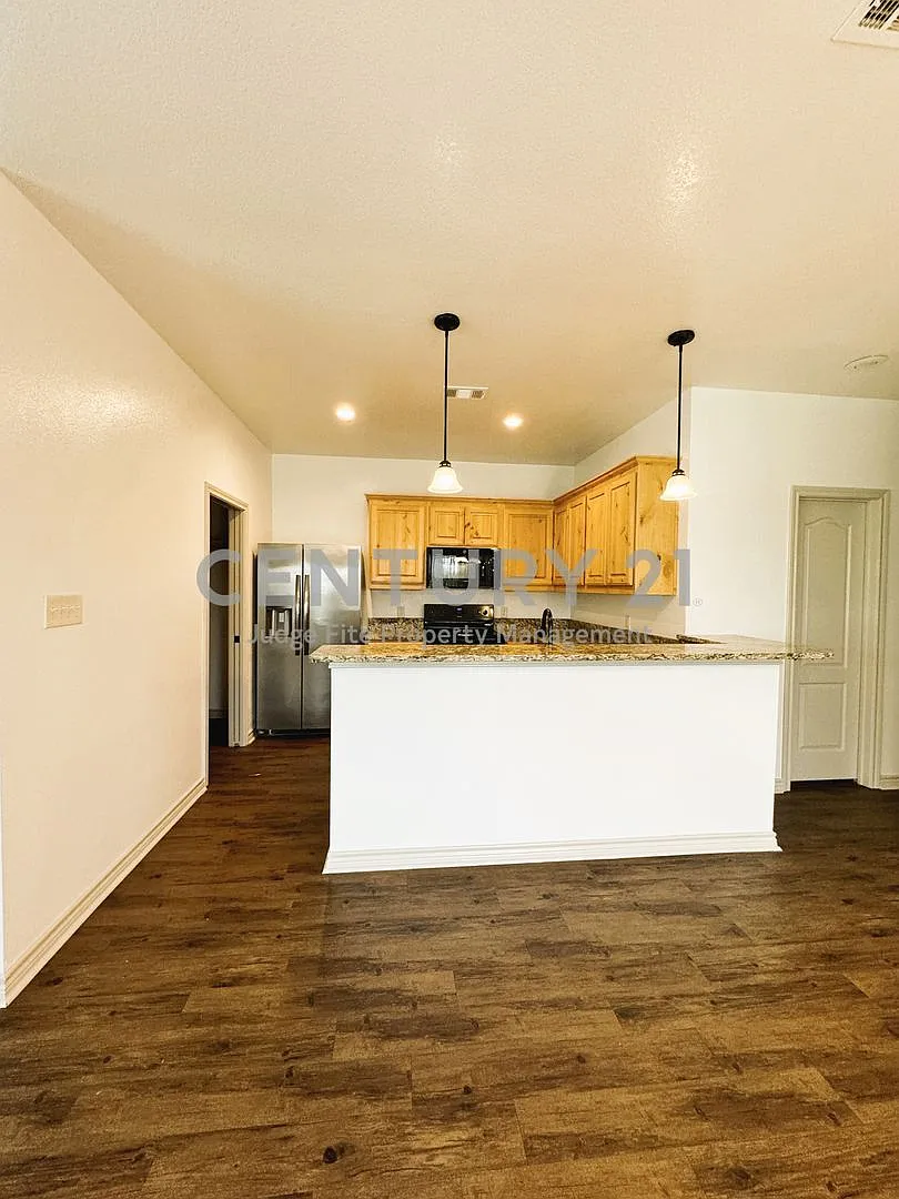 Beautiful 2/2/1 in Kemp For Rent! — Photo 4