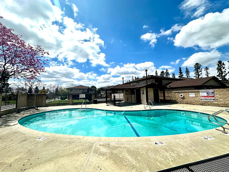 1123 W Sierra Madre Ave #4 — Photo 18