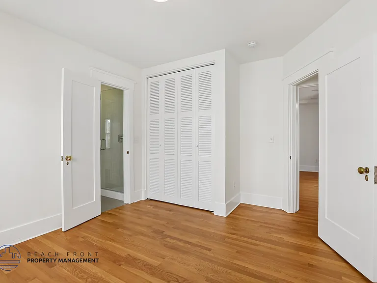 2810 E 2nd St — Photo 34