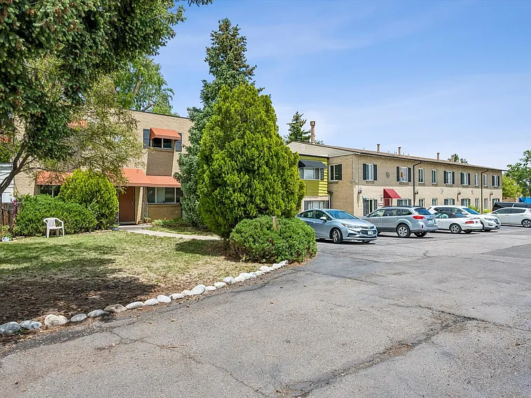 Kimberly Apartments — Photo 6