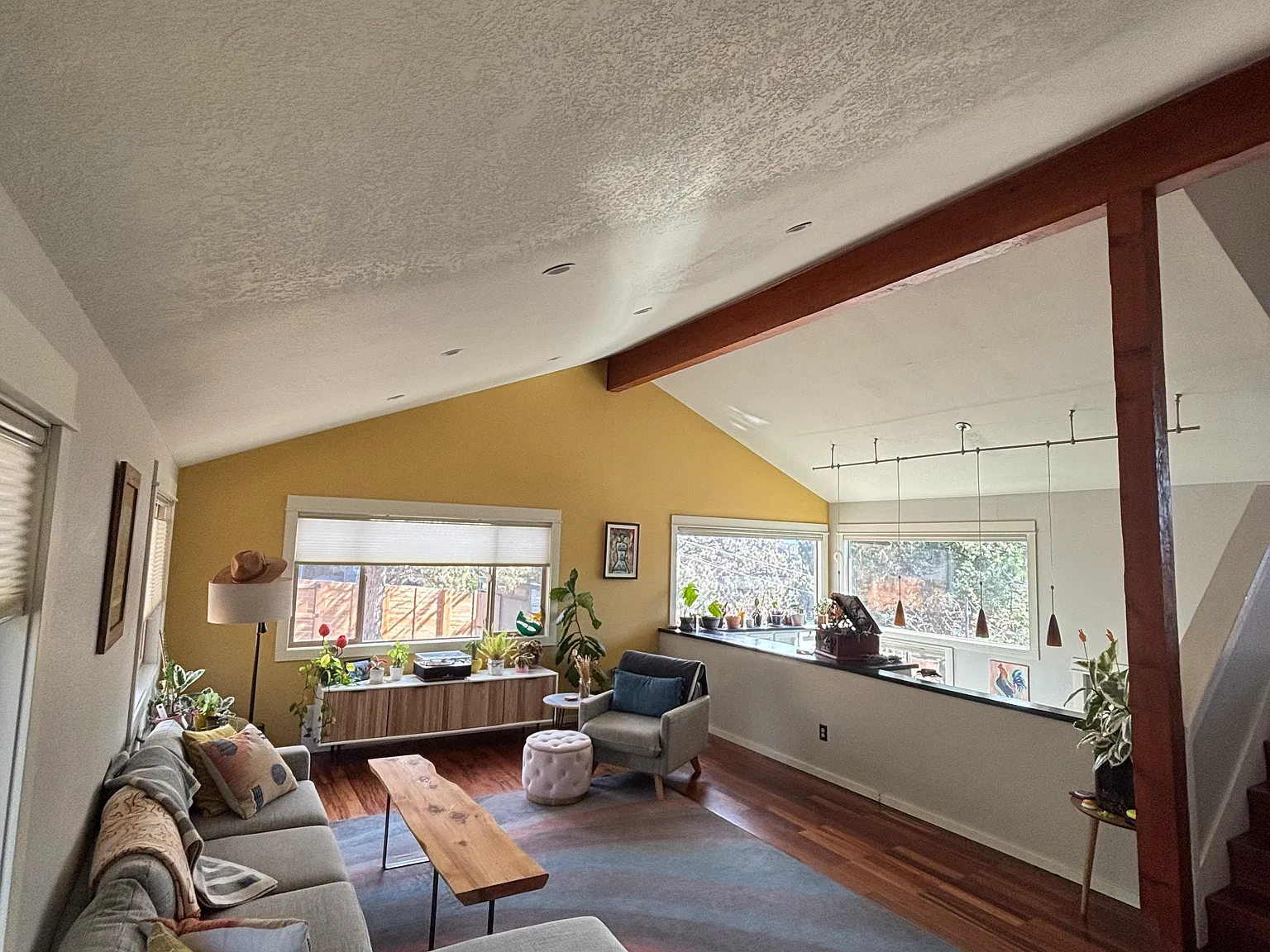 3 bed, 1320 sqft, $3,500 — Photo 2