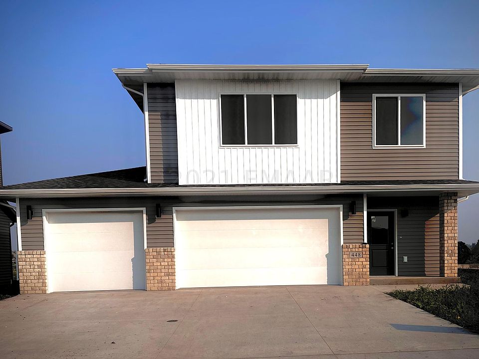 1st image of 448 Hampton Dr W
