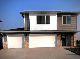 448 Hampton Dr W, Moorhead, MN