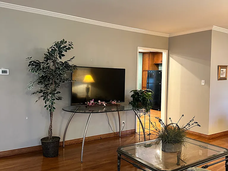 4635 Fendyke Ave — Photo 3