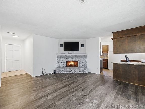 4th image of 1761 S Spruce Ave