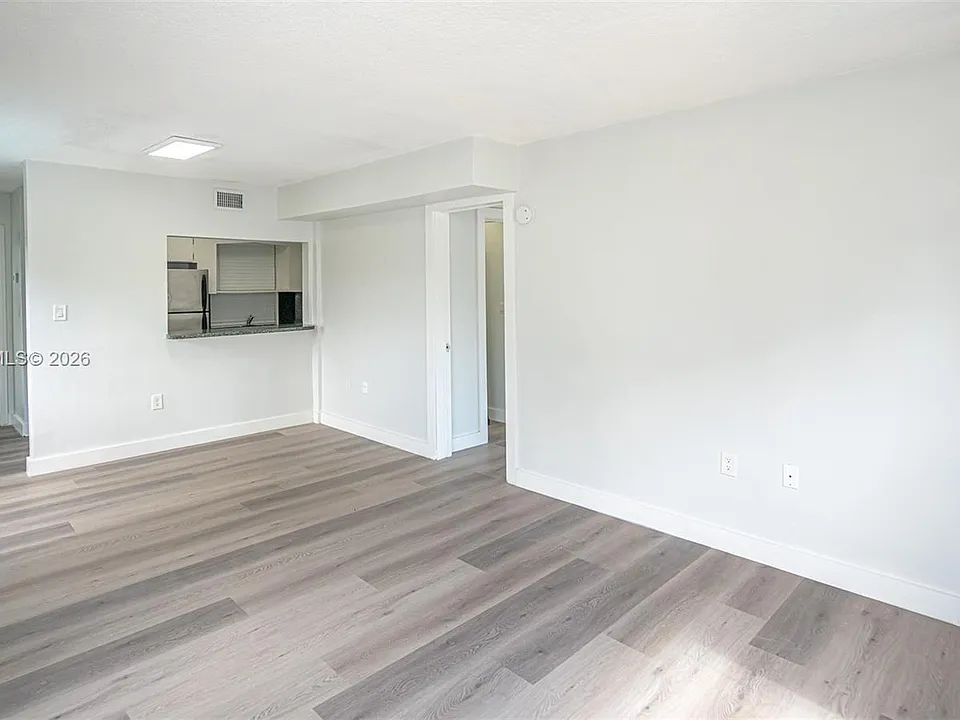 810 Salzedo St #10