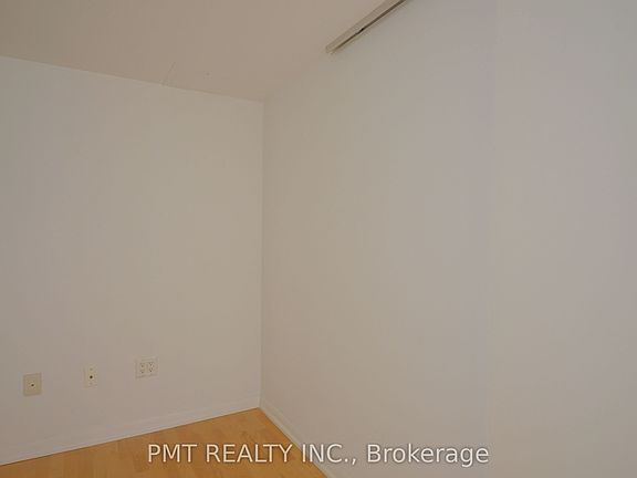 5th image of 38 Grenville St #1607