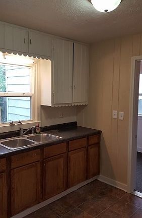 5th image of 513 Foster Ave