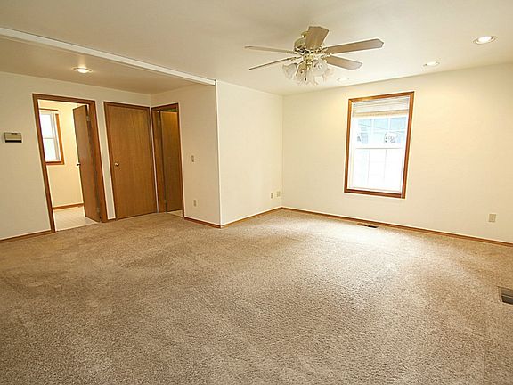 4th image of 10255 Laburnum Ln SE