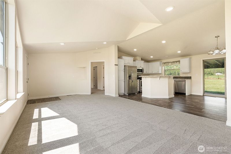 4th image of 216 Mossyrock Road W