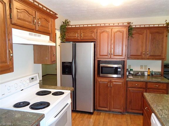 5th image of 1008 McDonald Dr NE #B