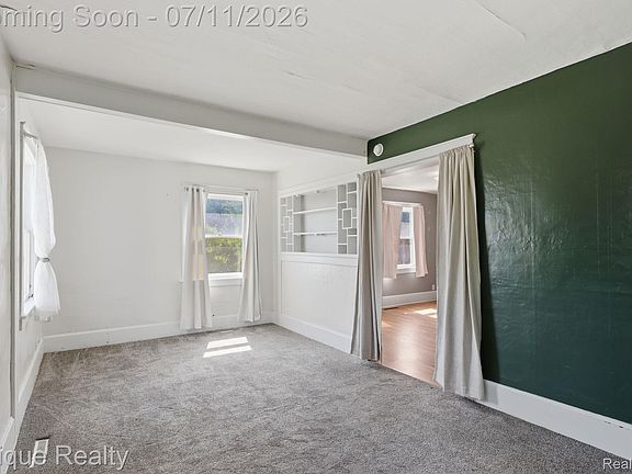 5th image of 920 Farr Ave