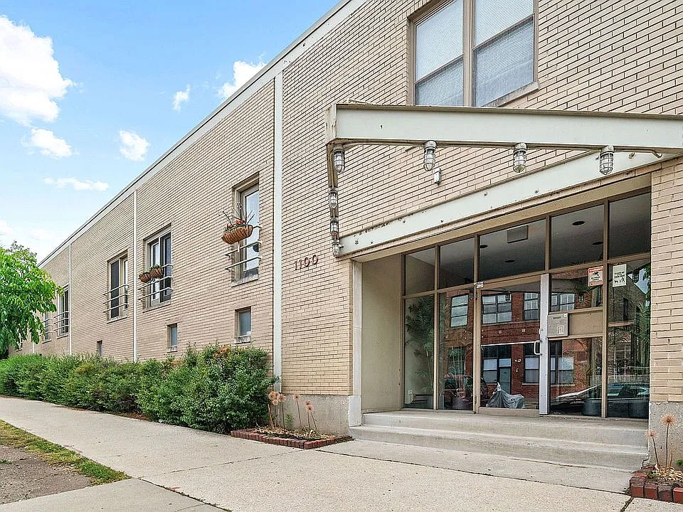 1100 W Cornelia Ave #216