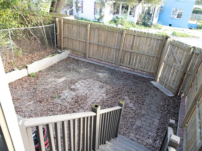 832 America St — Photo 9