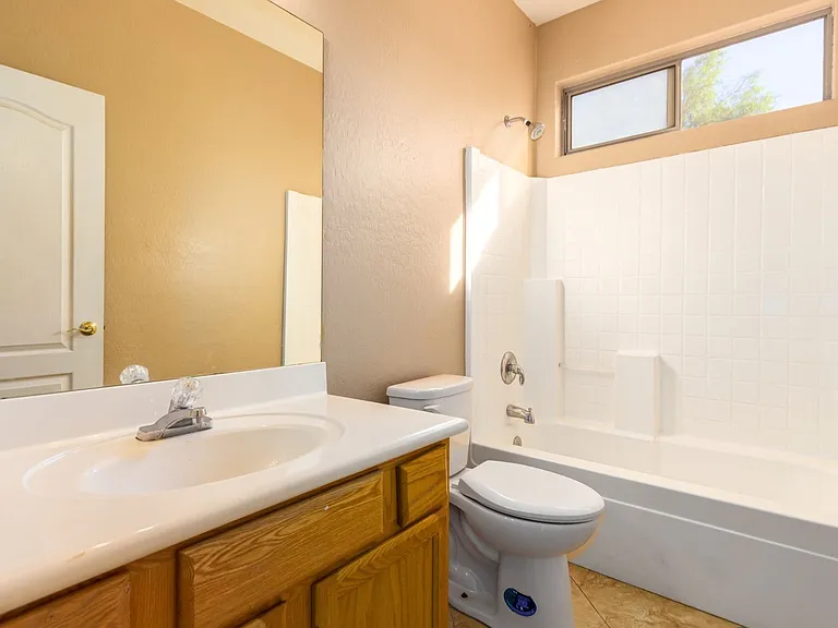 3556 E Hampton Ln — Photo 12