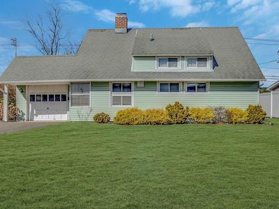 38 Walnut Lane, Hicksville, NY, 11801