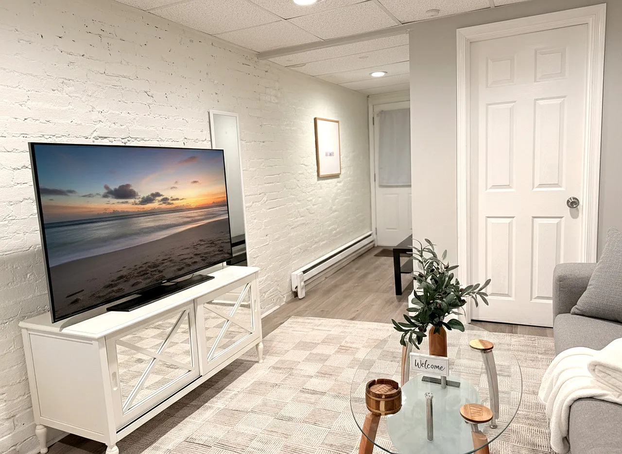 1 bed, 2200 sqft, $2,000 — Photo 4
