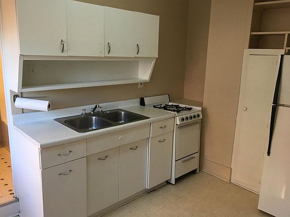 5th image of 218 W Holmes St #1