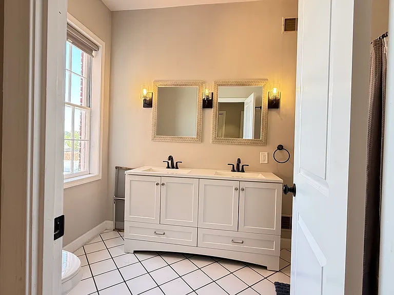 1118 F St NE #3 — Photo 28