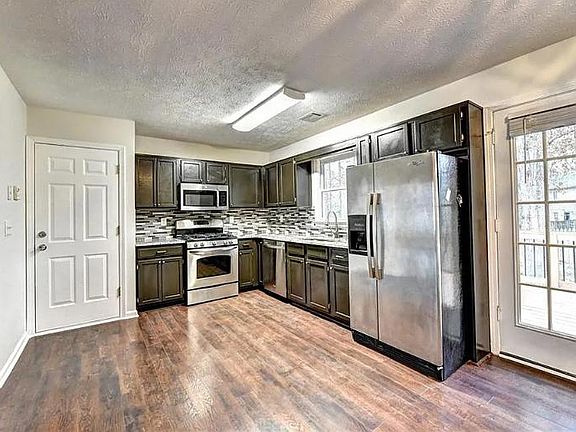 4th image of 490 Saddle Shoals Dr