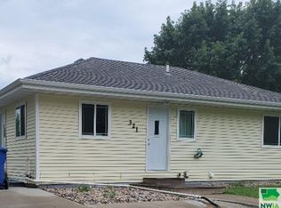 321 Jefferson St, Vermillion, SD 57069