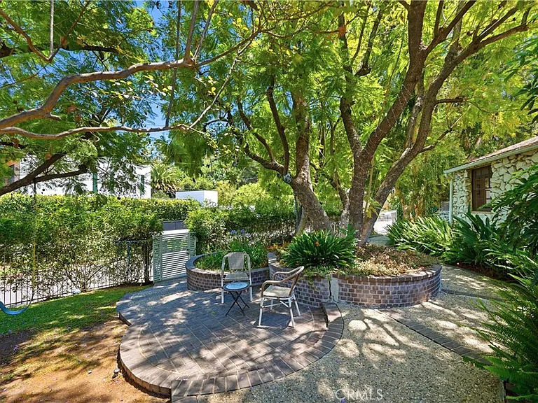 18000 Karen Dr — Photo 3