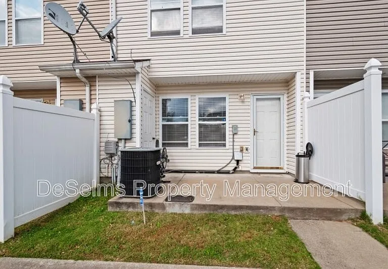 1204 Parkstone Ln — Photo 16