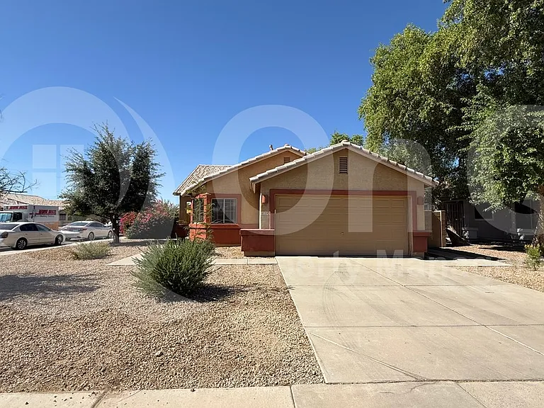3242 E Bonanza Rd — Photo 2