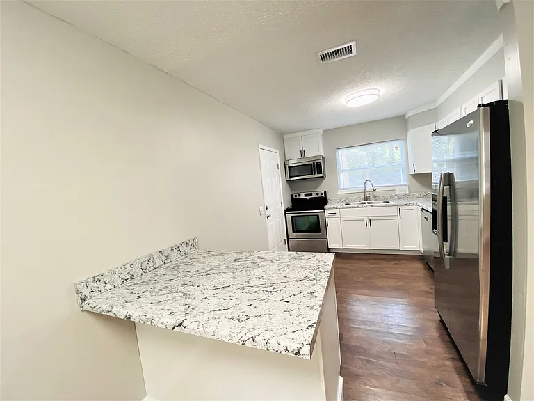 503 Forest St — Photo 12