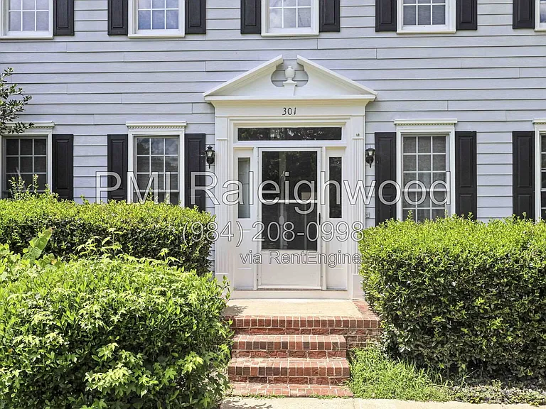 301 Perry Creek Dr — Photo 1