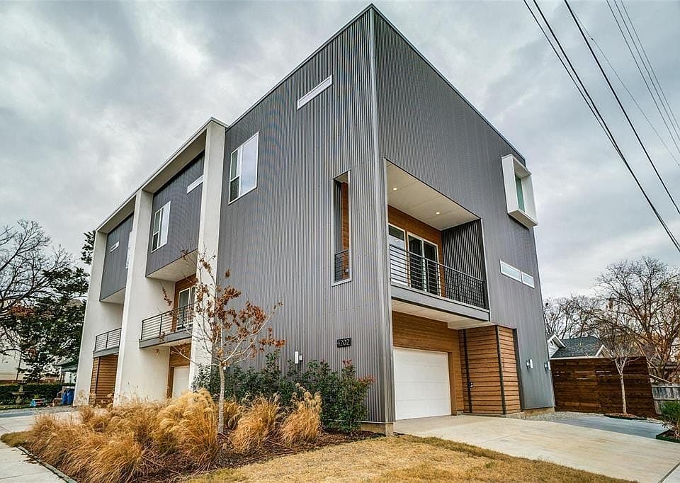 1st image of 4202 Roseland Ave #101