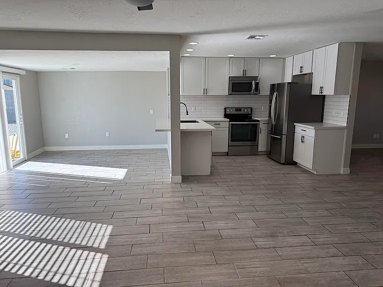6959 W Mountain View Rd — Photo 4