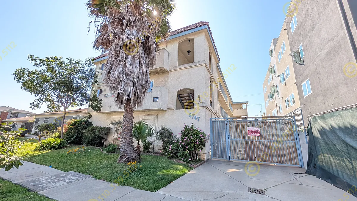 Building Photo - 8745 Reading Ave #2