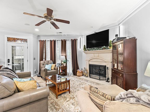 3rd image of 641 Whitestone Way