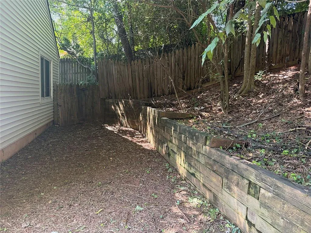 3 bed, 2.0 bath, 1424 sqft, $1,850 — Photo 3