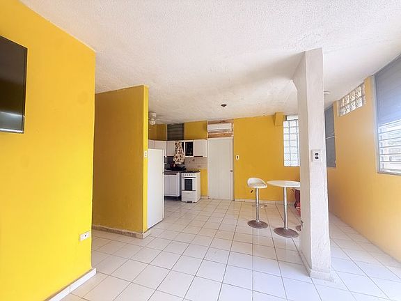 4th image of Urb Luchetti Calle #1-H29