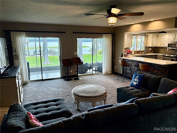 4th image of 806 Edgewater Dr