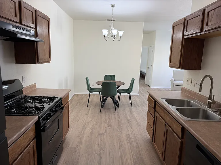 1600 Bradley Ct — Photo 10