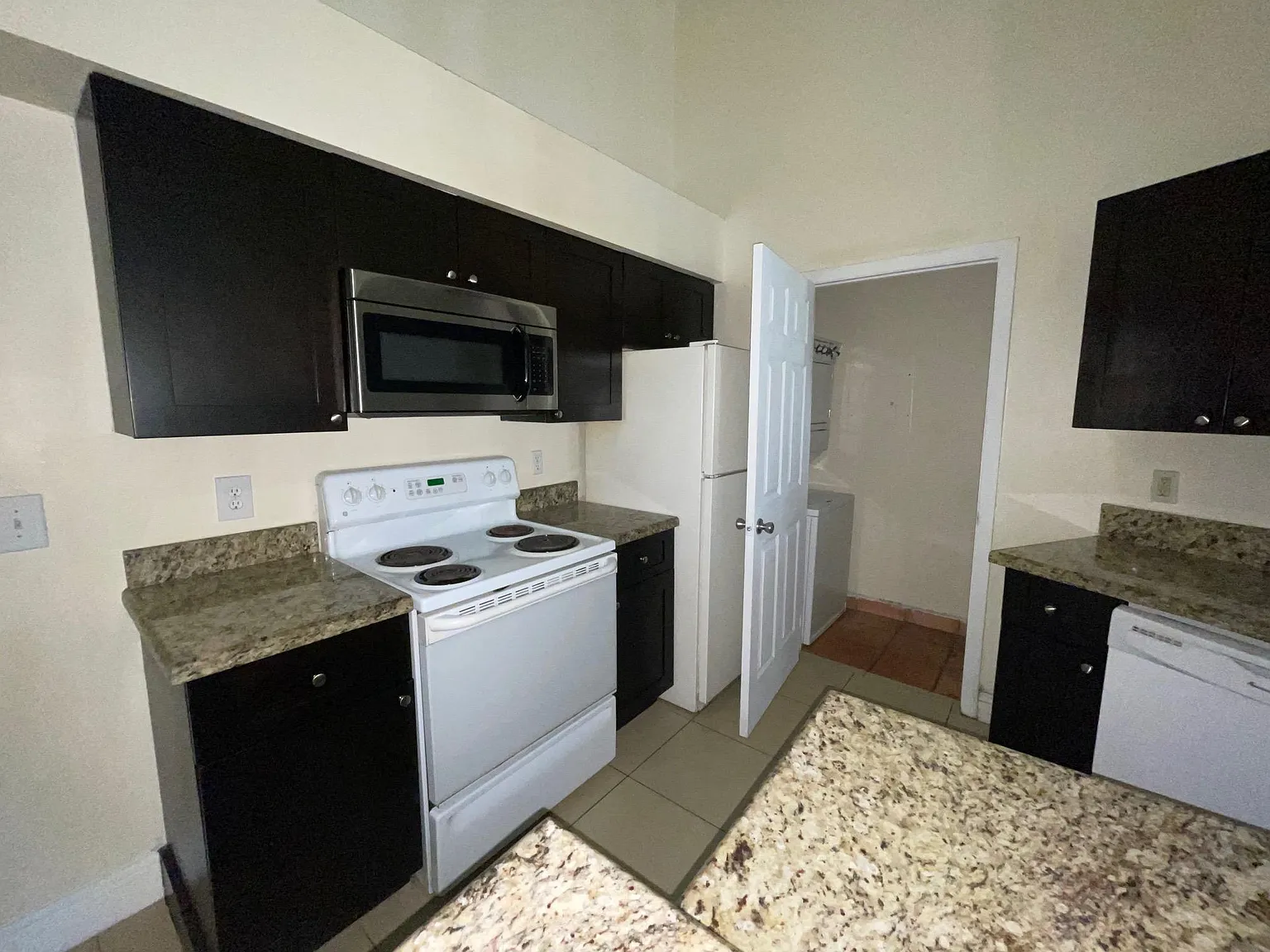 2 bed, 1024 sqft, $2,000 — Photo 3