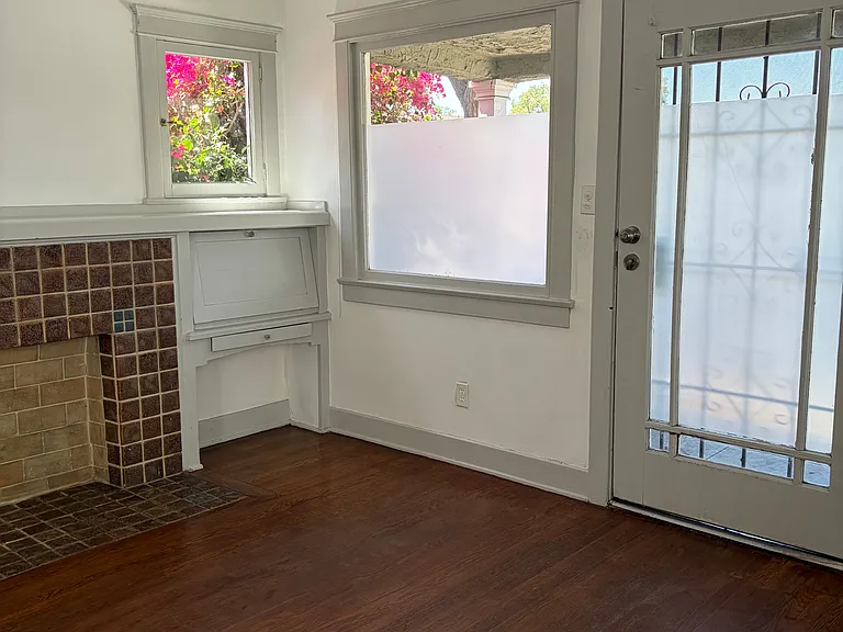 340 W Chevy Chase Dr #340 — Photo 3