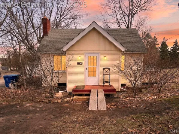 13343 N Fenton Rd, Fenton, MI 48430