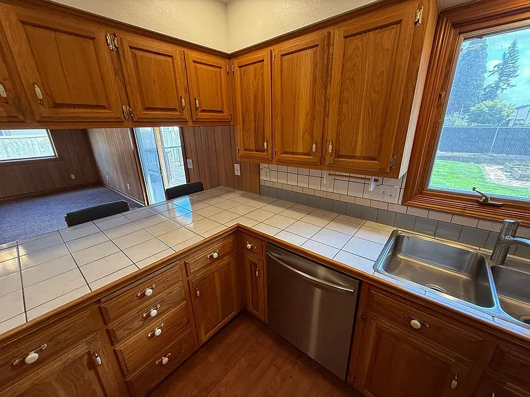 460 SE Conifer Pl — Photo 9