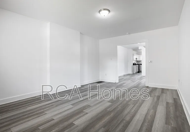 2960 N Park Ave — Photo 3
