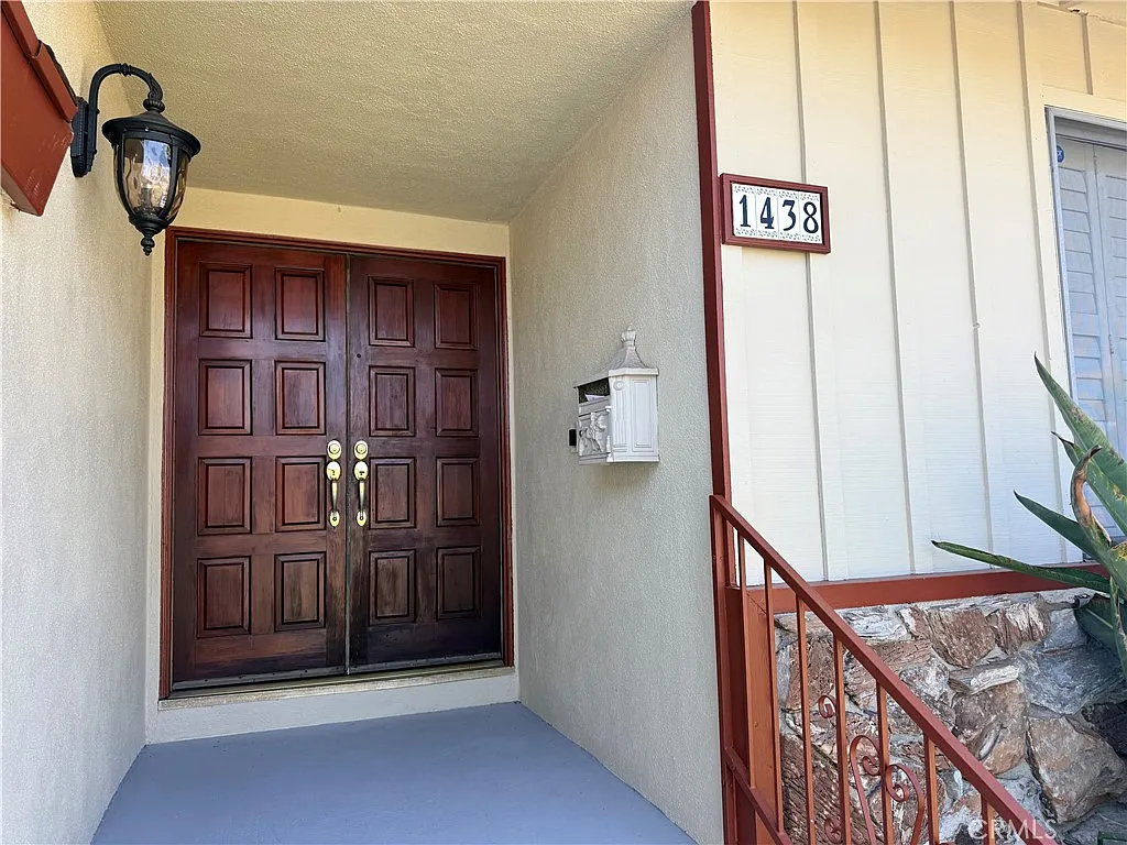3 bed, 2380 sqft, $3,800 — Photo 3