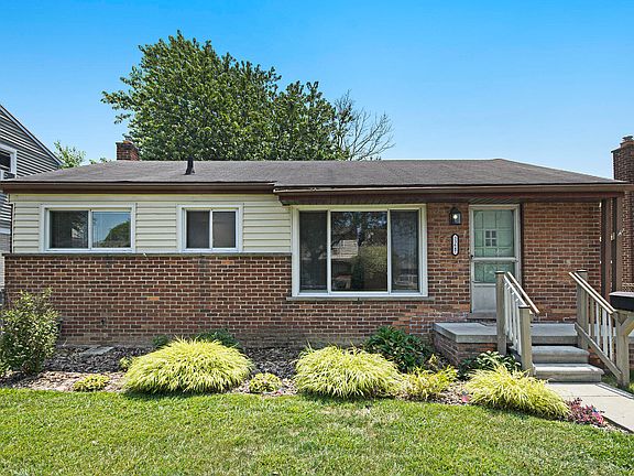 3rd image of 33647 Kathryn St