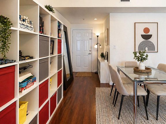 5th image of 275 NE 18th St APT 1110