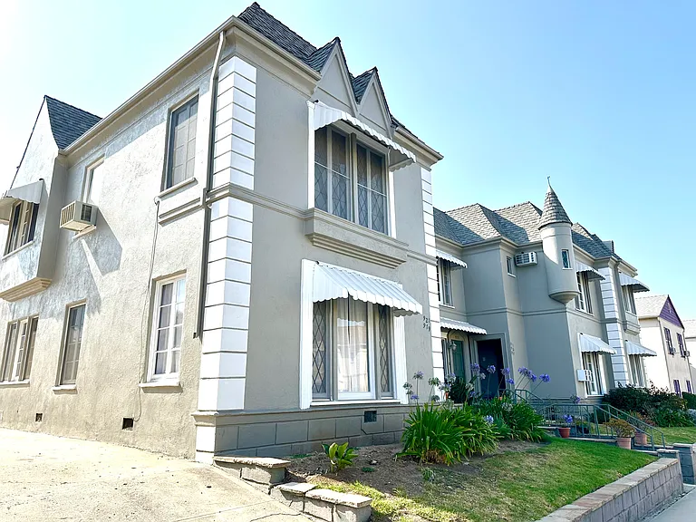 913 Alandele Ave #913 — Photo 29