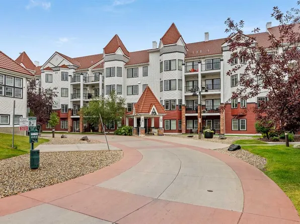70 N Royal Oak Plz NW #218, Calgary, AB T3G 0C6
