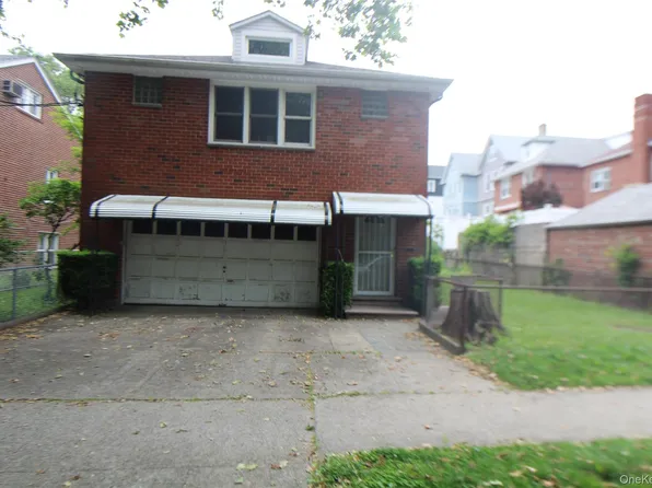 1039 Throggs Neck Expressway, Bronx, NY 10465