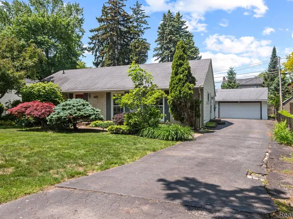 2420 Garland St, Keego Harbor, MI 48320